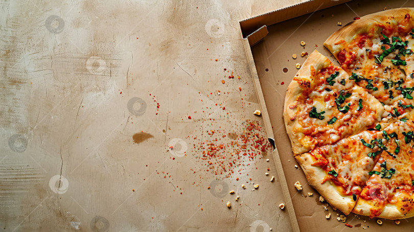 Скачать Картонная коробка из-под пиццы с крошками и остатками пиццы стоит на столе. Искусственный интеллект сгенерирован. фотосток Ozero