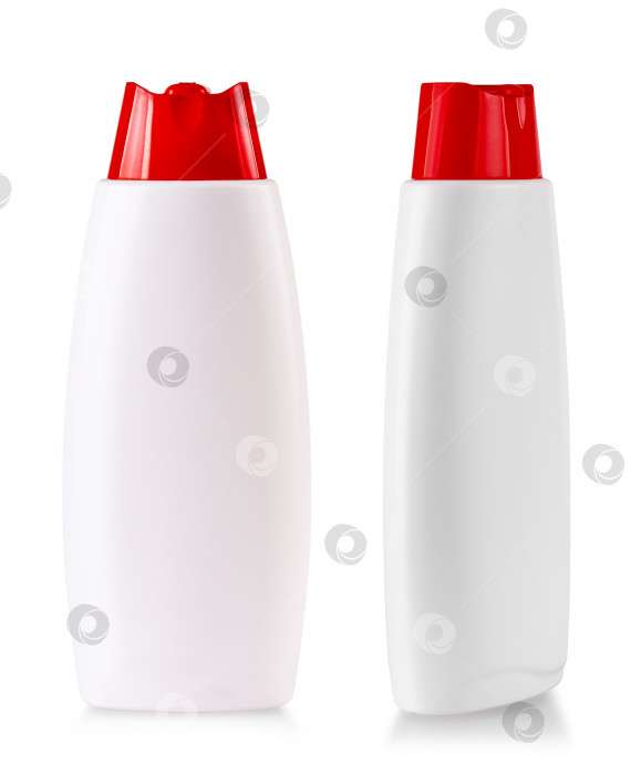 Скачать Набор белых пустых пластиковых бутылок крупным планом на изолированном фоне фотосток Ozero