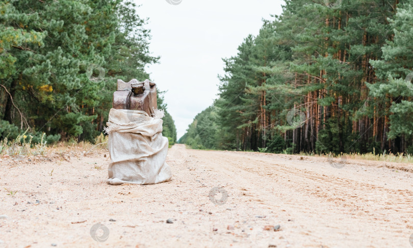 Скачать Металлическая канистра в пакете фотосток Ozero