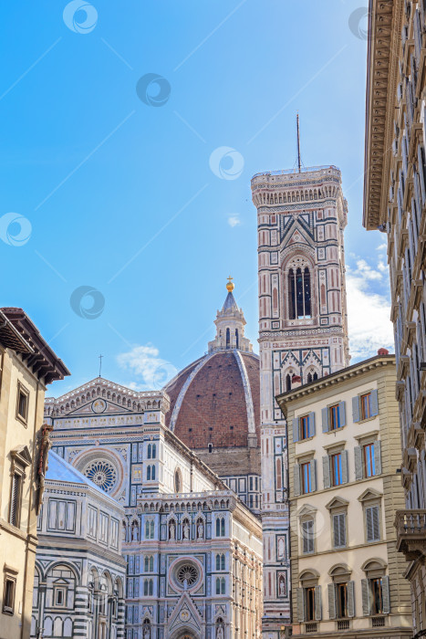 Скачать Башня Флорентийского собора и старинные дома фотосток Ozero