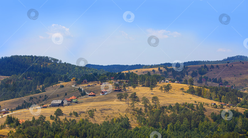 Скачать Панорама горной деревни. Долина в деревне фотосток Ozero