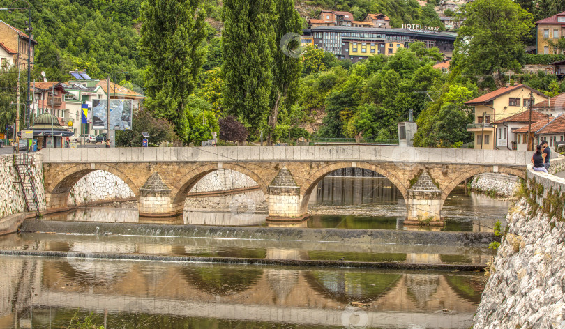 Скачать Старый каменный мост на реке Миляцка в Сараево фотосток Ozero