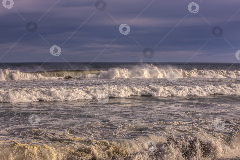 Скачать волны в Тихом океане у побережья полуострова Камчатка фотосток Ozero
