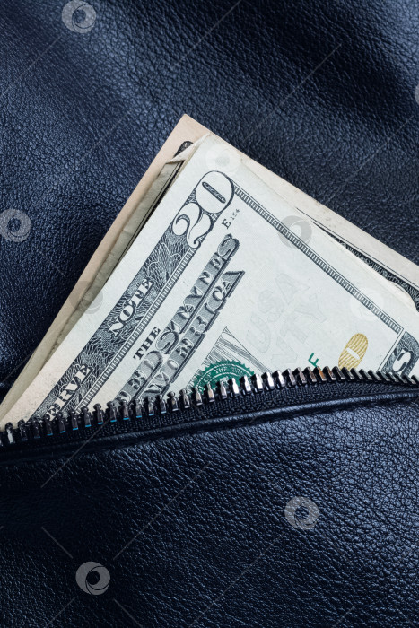 Скачать Доллары в кармане черной кожаной сумки фотосток Ozero