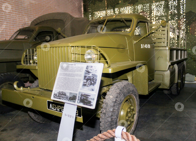 Скачать Военный американский ретро-грузовик Studebaker US6. фотосток Ozero