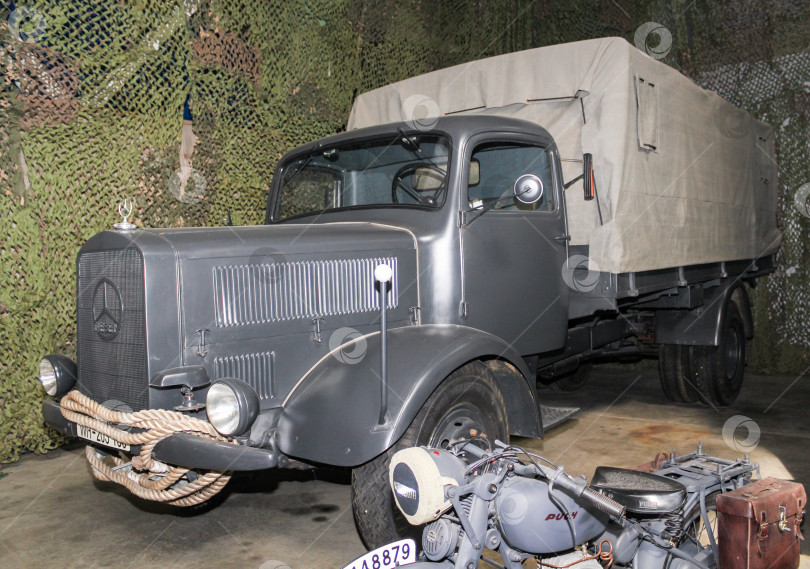 Скачать Военный грузовик Mercedes-Benz L4500S. фотосток Ozero