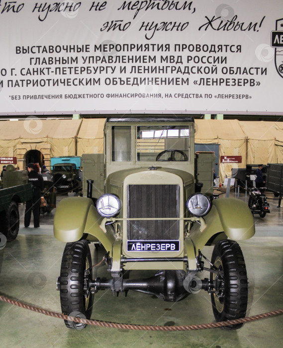 Скачать Советский грузовик ЗИС-32 1941 года выпуска. фотосток Ozero