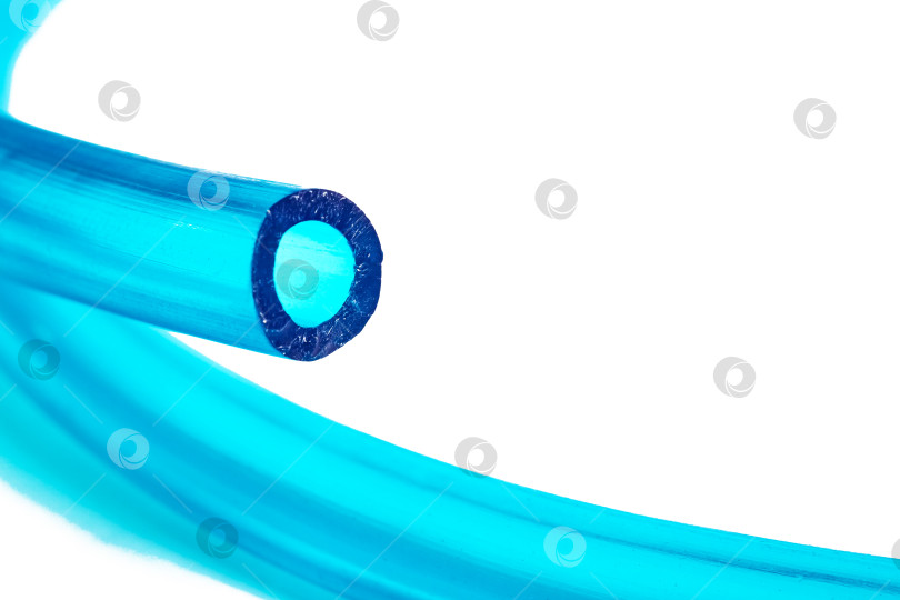 Скачать Синяя пластиковая трубка, выделенная на белом фоне фотосток Ozero