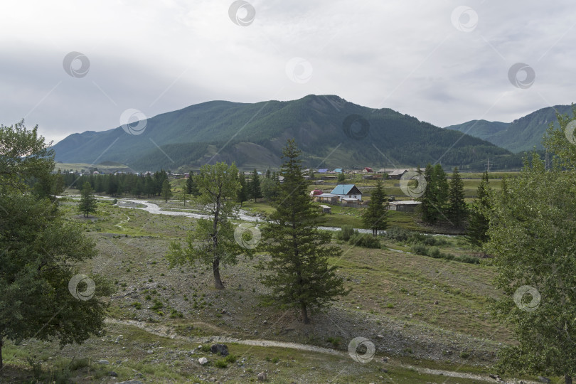 Скачать Деревня в Горном Алтае, Россия. фотосток Ozero