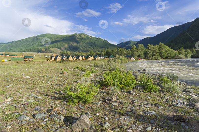 Скачать Турбаза на берегу реки. Алтай. Россия фотосток Ozero
