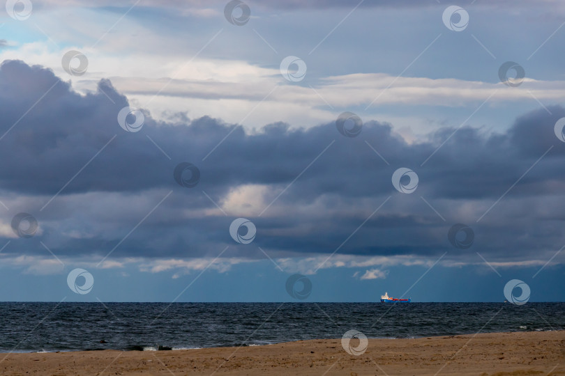 Скачать Облака и Балтийское море фотосток Ozero