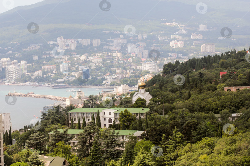 Скачать Вид на Ялту с балкона гостиницы. фотосток Ozero