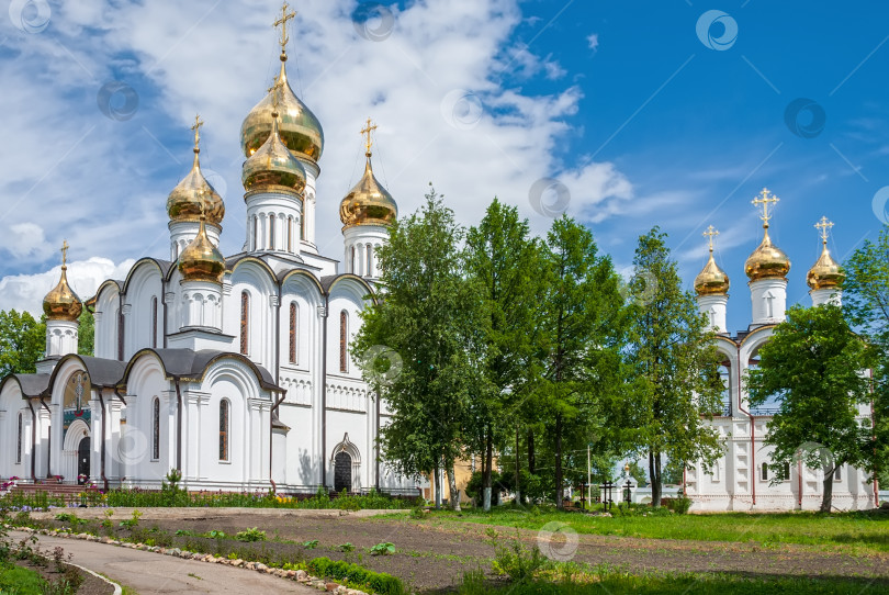 Скачать Свято-Николаевский собор. Летний пейзаж. Переславль-Залесский. фотосток Ozero