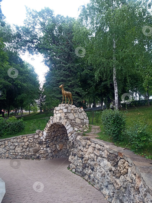 Скачать Скульптура "Самарский козёл" фотосток Ozero