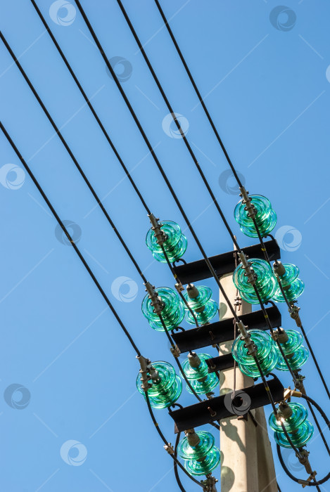 Скачать Линия электропередачи на фоне голубого неба фотосток Ozero