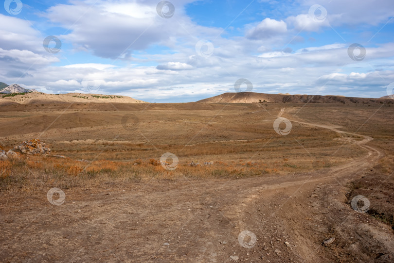 Скачать Красивый пейзаж. Крымский полуостров. Степи фотосток Ozero