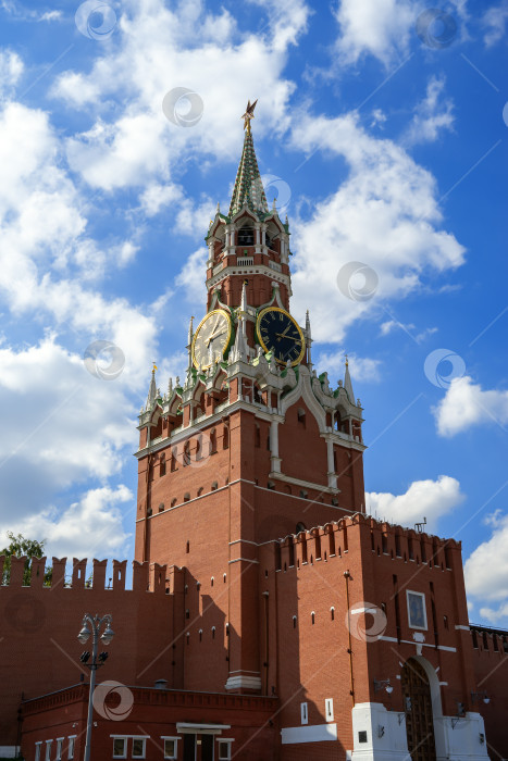 Скачать Вид на Спасскую башню Московского Кремля с Васильевского спуска. фотосток Ozero