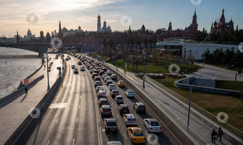 Скачать Транспорт в российской столице фотосток Ozero