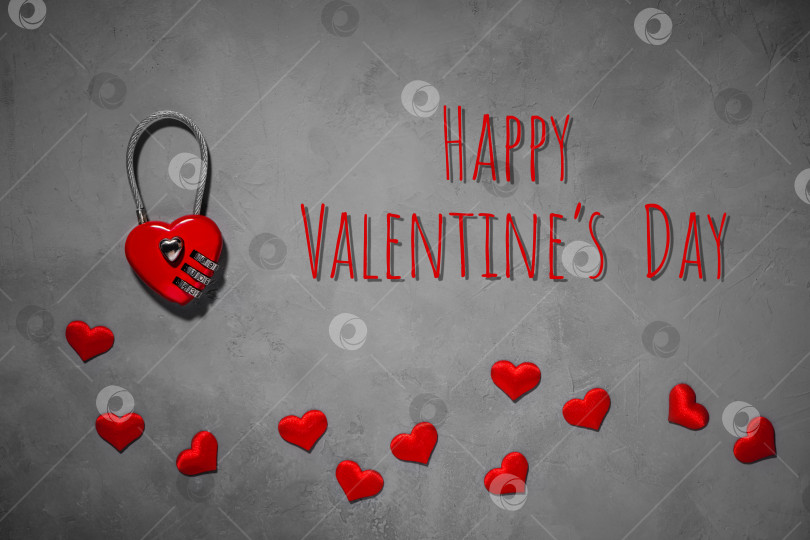 Скачать кодовый замок в форме сердца на сером фоне. ключ от сердца, открытка с текстом "С Днем Святого Валентина". фотосток Ozero