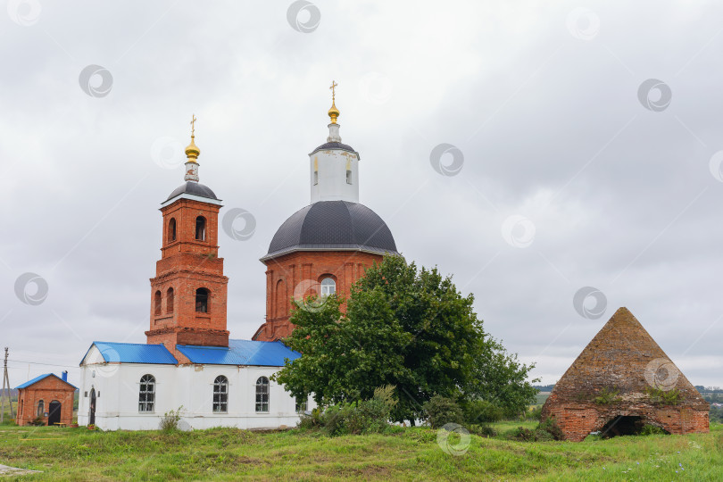 Скачать Церковь Святого Михаила Архангела, построенная в 1755 году на территории крепости Сабурово, Россия, Орловская область, село Сабурово фотосток Ozero