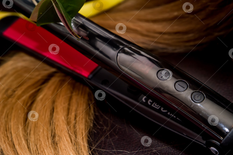 Скачать Парикмахерские инструменты, профессиональные инструменты для стрижки, укладки  волос фотосток Ozero