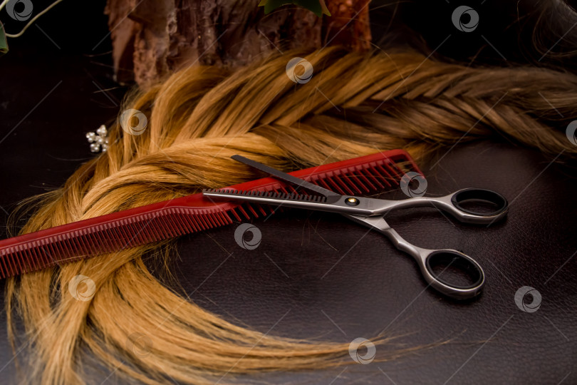 Скачать Парикмахерские инструменты, профессиональные инструменты для стрижки, укладки  волос. фотосток Ozero