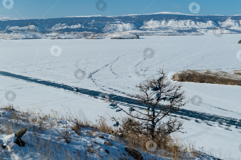 Скачать Дорога для хивусов на ледовой переправе на Байкале фотосток Ozero