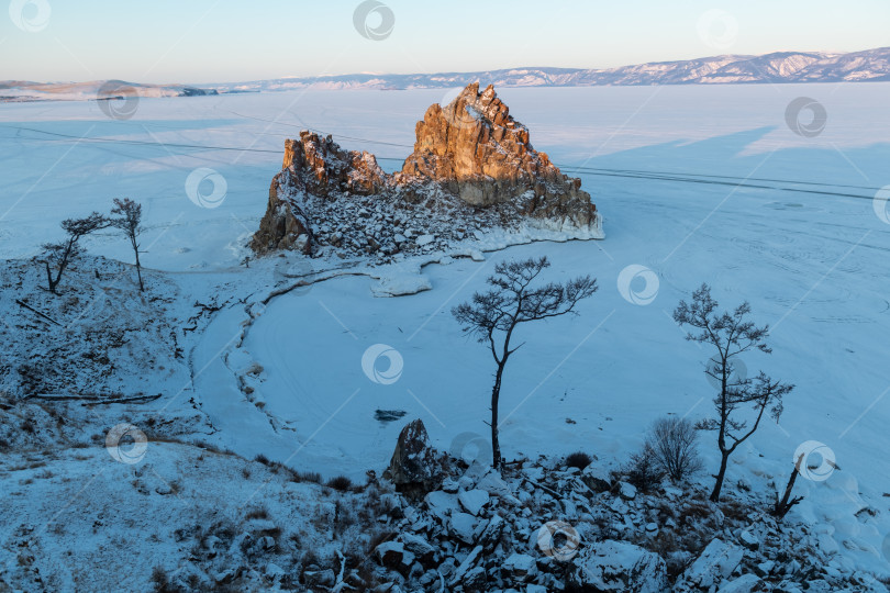 Скачать Скала шаманка на Байкале. Рассвет фотосток Ozero