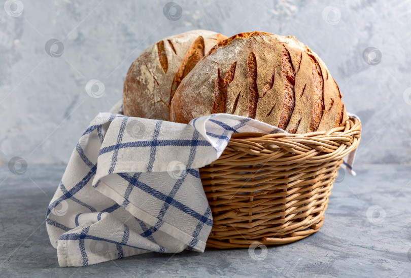 Скачать Домашний пшеничный хлеб на закваске. фотосток Ozero