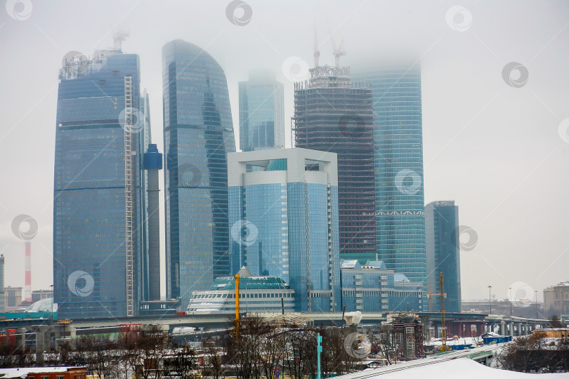 Скачать Москва - город в зимнем тумане фотосток Ozero