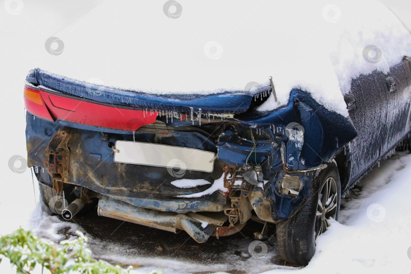 Скачать аварийная ситуация с автомобилем зимой под снегом фотосток Ozero