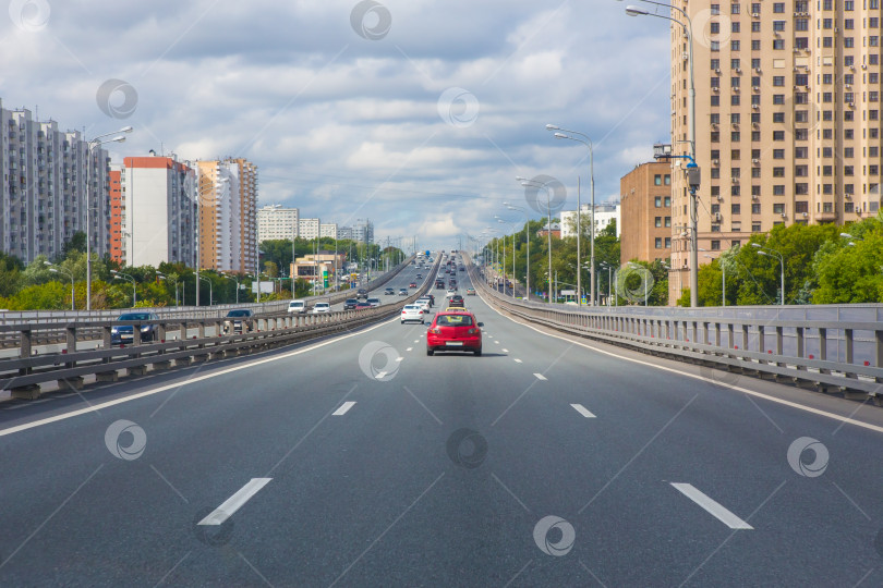 Скачать дорожное движение в большом городе фотосток Ozero