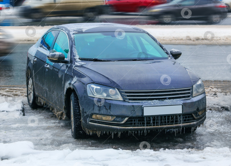 Скачать обледенелый автомобиль зимой фотосток Ozero