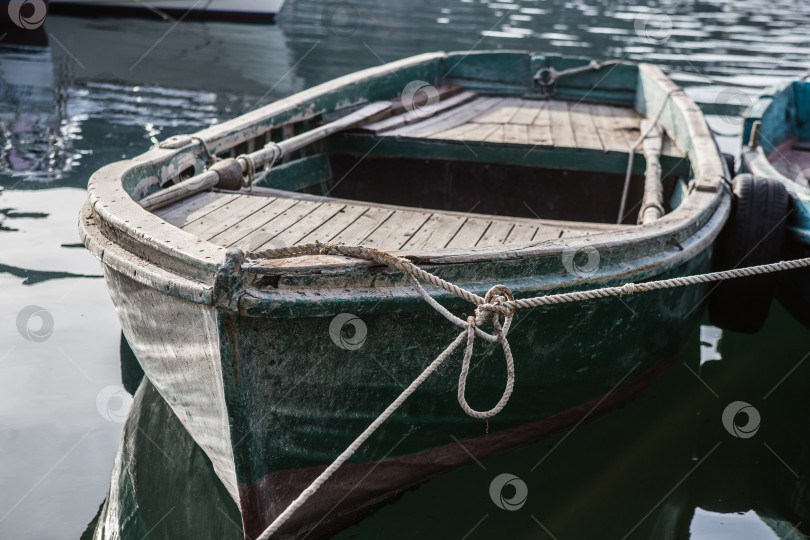 Скачать припаркованные старые деревянные лодки фотосток Ozero