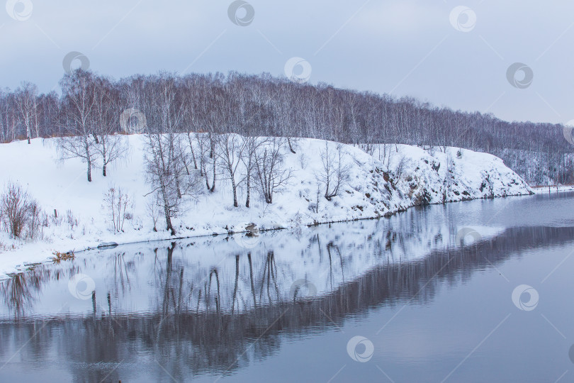 Скачать заснеженный берег реки зимой фотосток Ozero