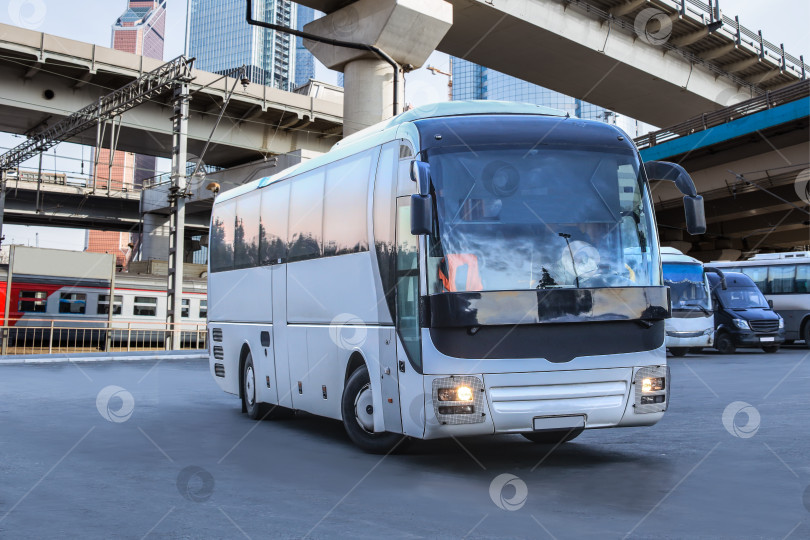 Скачать Автобусы на автовокзале в городе фотосток Ozero