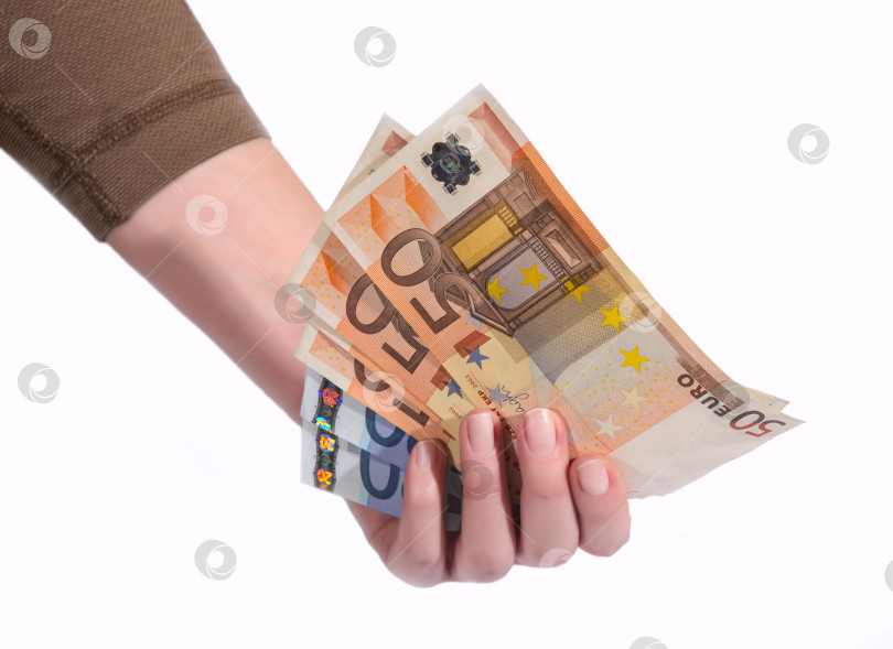 Скачать банкнота евро в женской руке фотосток Ozero