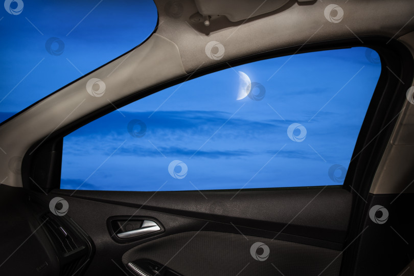Скачать ночь за боковым стеклом автомобиля фотосток Ozero