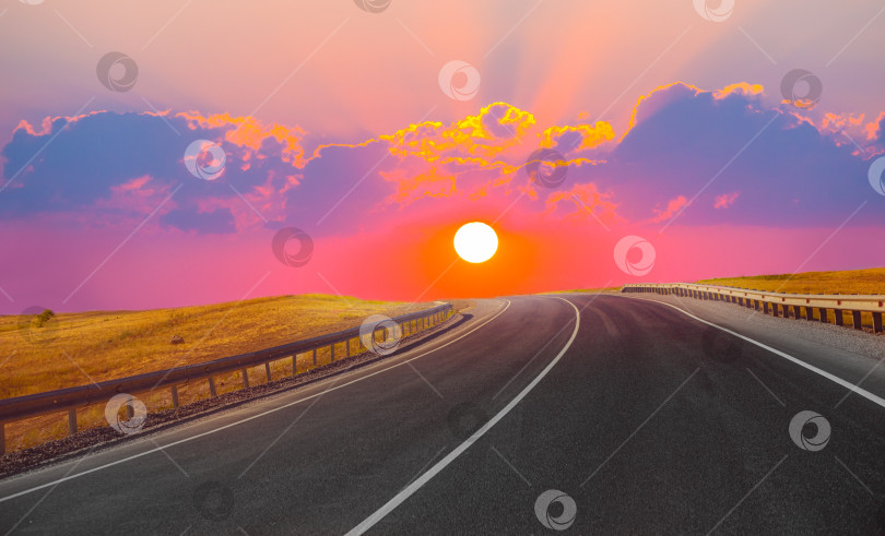 Скачать закат над загородным шоссе фотосток Ozero
