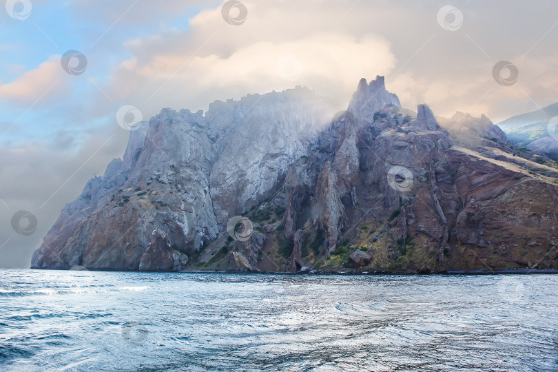 Скачать Крымские горы Карадаг фотосток Ozero