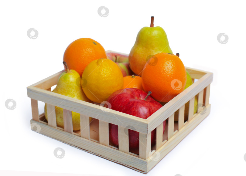 Скачать фрукты в деревянной корзине фотосток Ozero