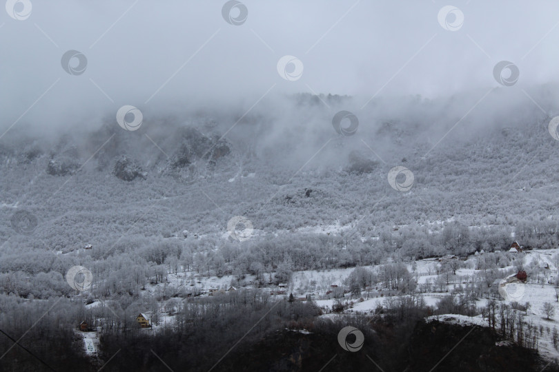 Скачать Туман в горах фотосток Ozero