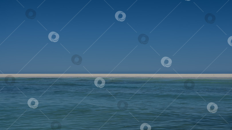 Скачать Минималистичный морской пейзаж. Бирюзовый океан, чистое голубое небо и полоска пляжа с белым песком фотосток Ozero