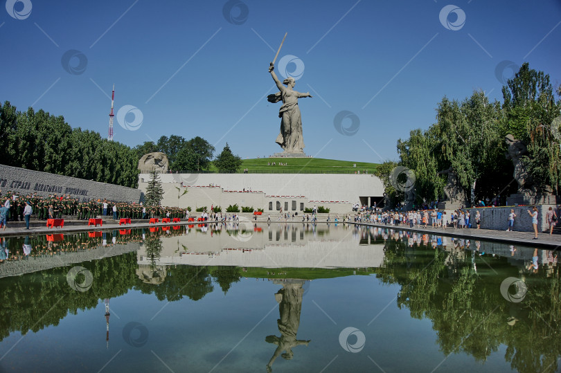 Скачать Мемориальный комплекс "Мамаев курган". 300 новобранцев учебного батальона фотосток Ozero