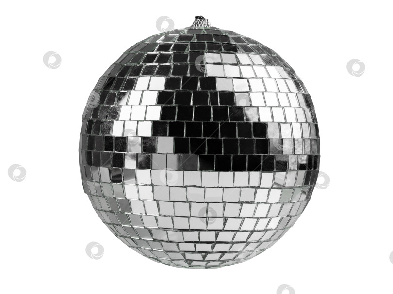 Скачать серебряный диско-шар, праздничный реквизит, выделенный на белом фоне фотосток Ozero