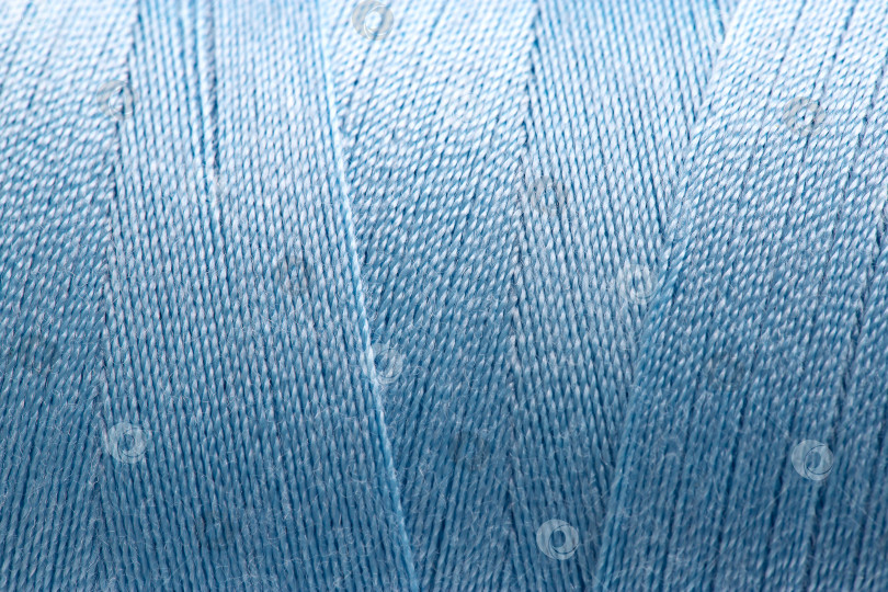Скачать швейные нитки в мотках, изолированные на белом фоне фотосток Ozero