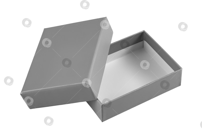 Скачать макет квадратной картонной упаковочной коробки, изолированный на белом фоне фотосток Ozero