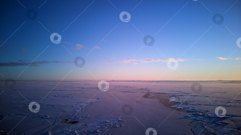 Скачать Рассвет на фоне льдов фотосток Ozero