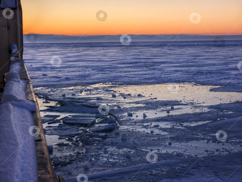 Скачать Вид с судна на закат фотосток Ozero