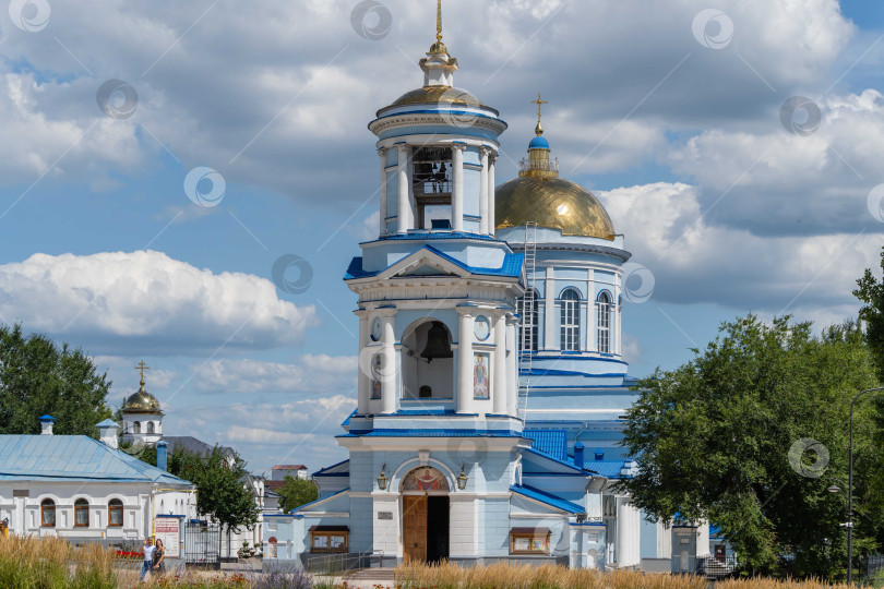 Скачать Покровский кафедральный собор - православный храм в городе Воронеже. Храм Воронежской епархии Русской православной церкви Кафедральный собор. Образец архитектуры русского классицизма фотосток Ozero